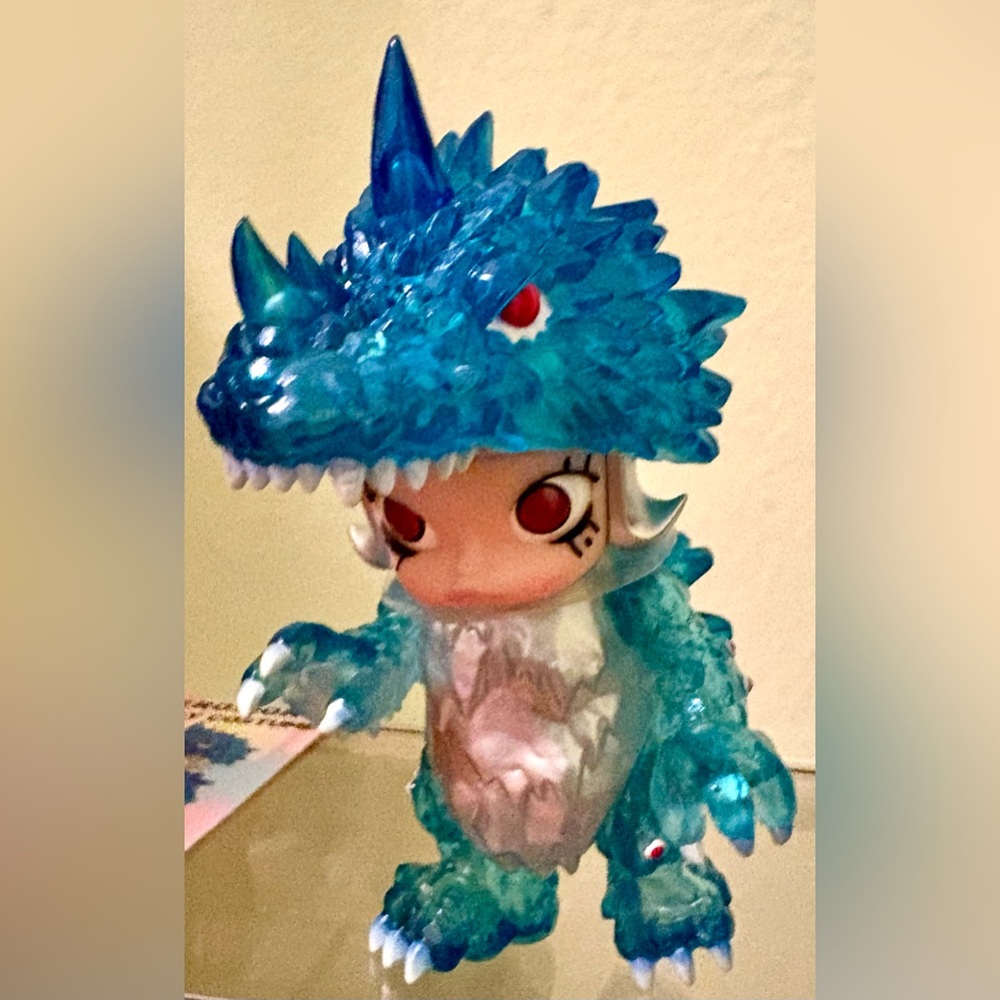 Discontinued Erosion Molly collab with Instinctoy, featuring Ice Vincent Molly.